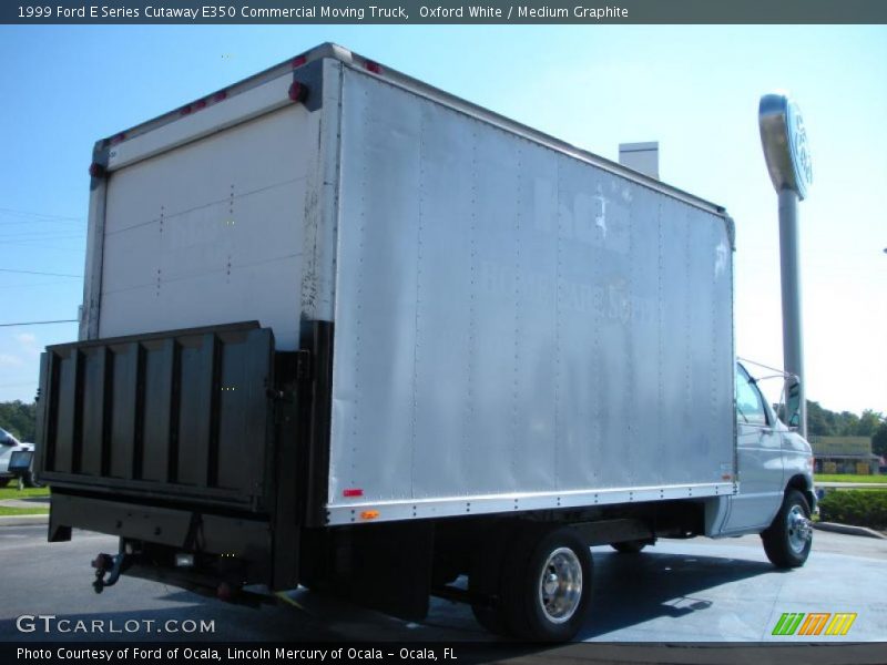 Oxford White / Medium Graphite 1999 Ford E Series Cutaway E350 Commercial Moving Truck