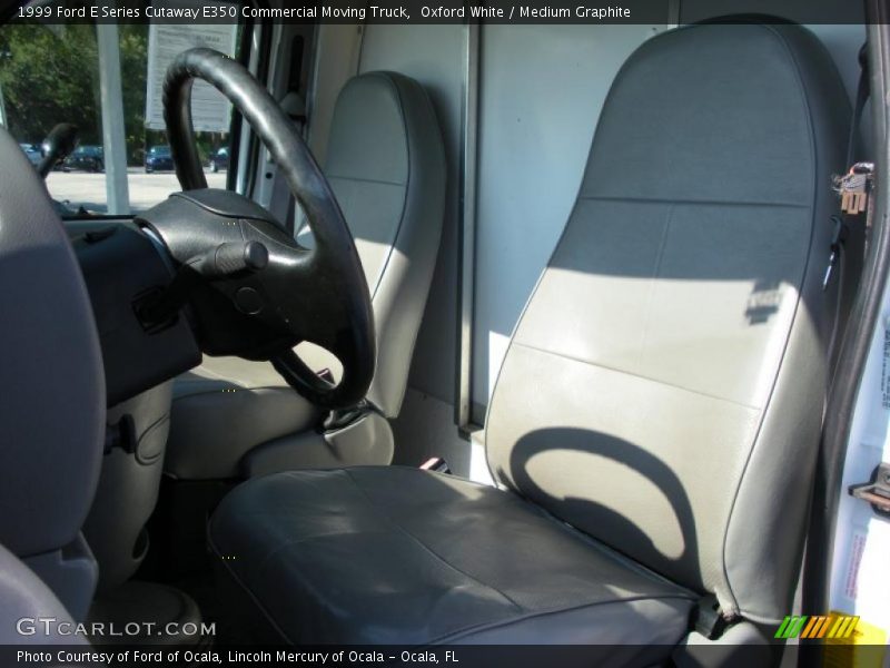 Oxford White / Medium Graphite 1999 Ford E Series Cutaway E350 Commercial Moving Truck