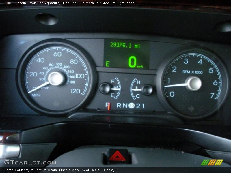 Light Ice Blue Metallic / Medium Light Stone 2007 Lincoln Town Car Signature