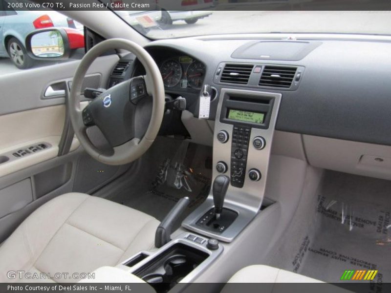 Passion Red / Calcite Cream 2008 Volvo C70 T5