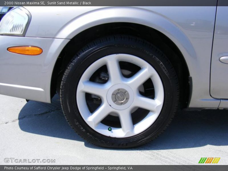 Sunlit Sand Metallic / Black 2000 Nissan Maxima SE