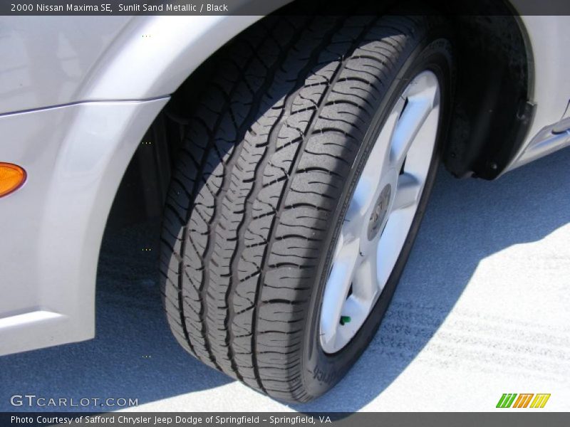 Sunlit Sand Metallic / Black 2000 Nissan Maxima SE