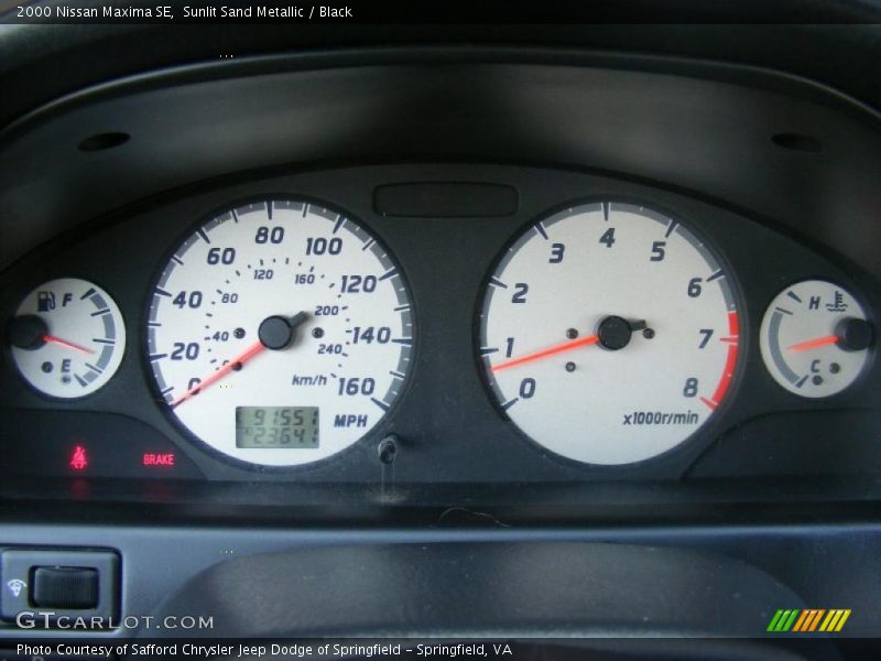 Sunlit Sand Metallic / Black 2000 Nissan Maxima SE