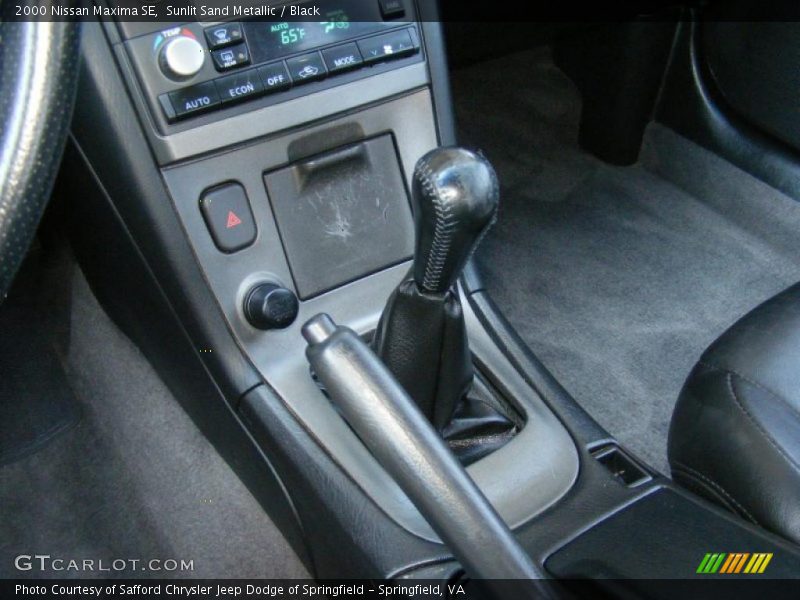 Sunlit Sand Metallic / Black 2000 Nissan Maxima SE