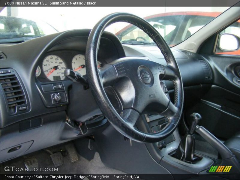 Sunlit Sand Metallic / Black 2000 Nissan Maxima SE
