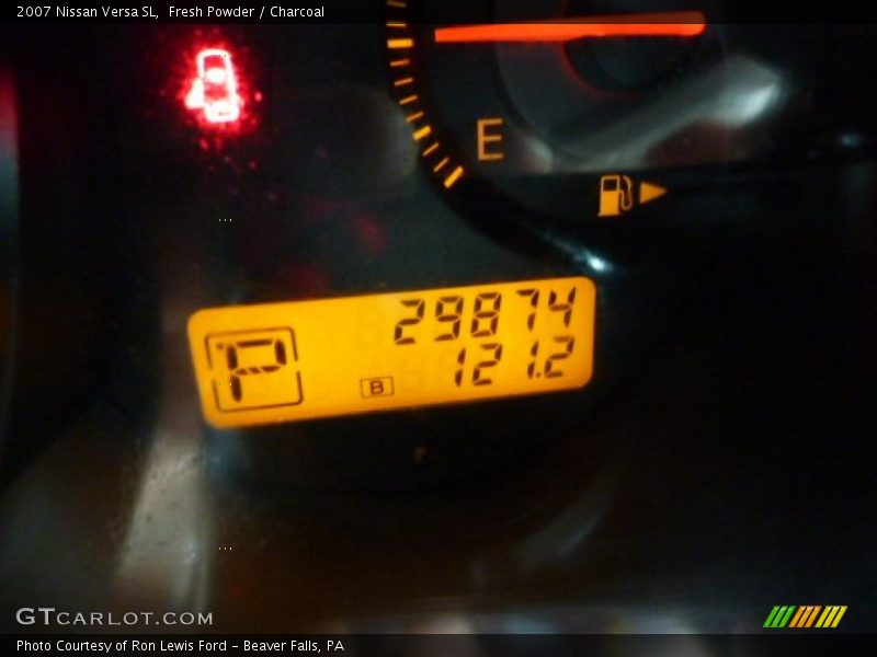 Fresh Powder / Charcoal 2007 Nissan Versa SL