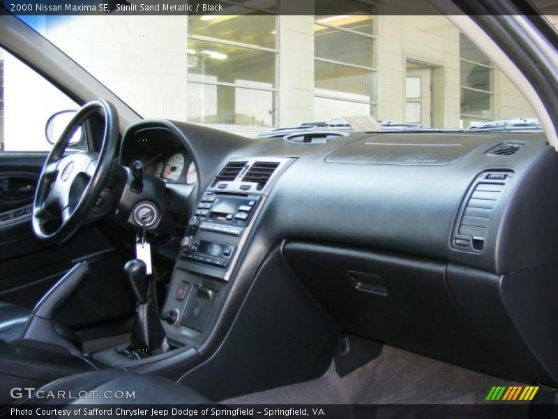 Sunlit Sand Metallic / Black 2000 Nissan Maxima SE