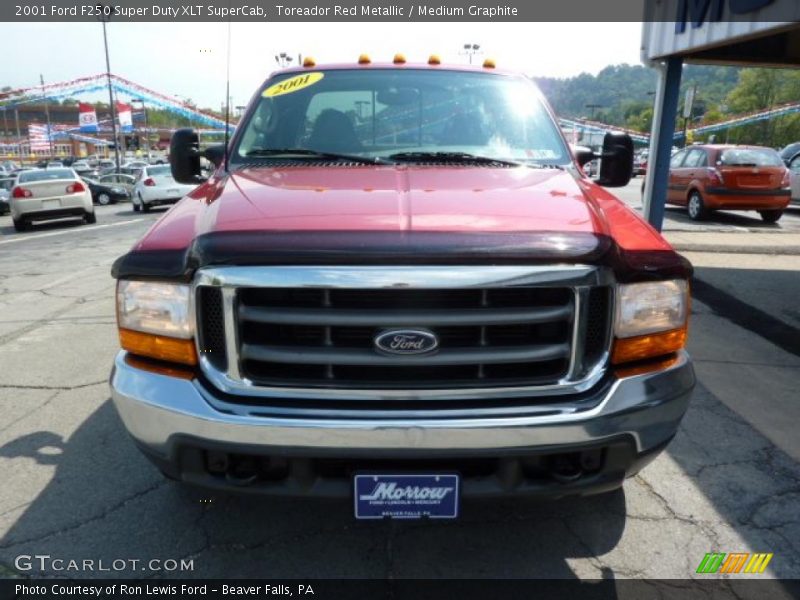 Toreador Red Metallic / Medium Graphite 2001 Ford F250 Super Duty XLT SuperCab