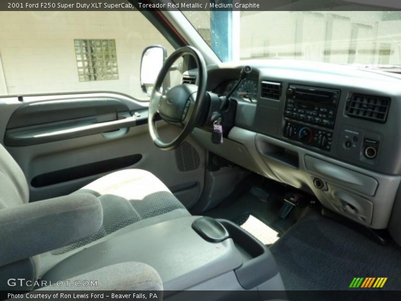 Toreador Red Metallic / Medium Graphite 2001 Ford F250 Super Duty XLT SuperCab