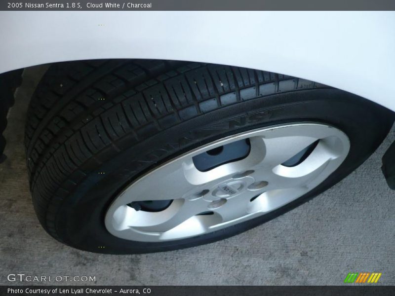 Cloud White / Charcoal 2005 Nissan Sentra 1.8 S