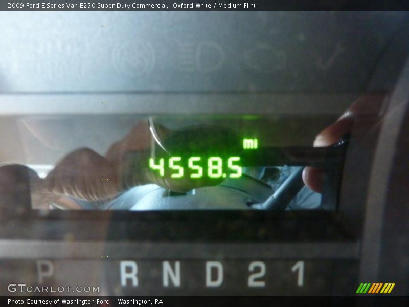 Oxford White / Medium Flint 2009 Ford E Series Van E250 Super Duty Commercial