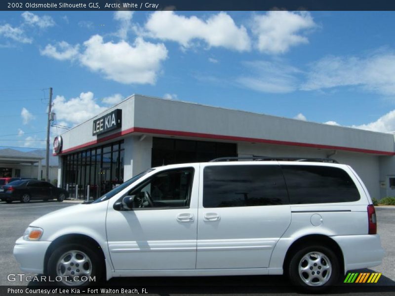 Arctic White / Gray 2002 Oldsmobile Silhouette GLS
