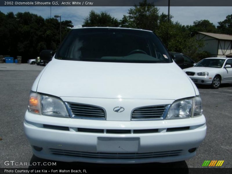 Arctic White / Gray 2002 Oldsmobile Silhouette GLS