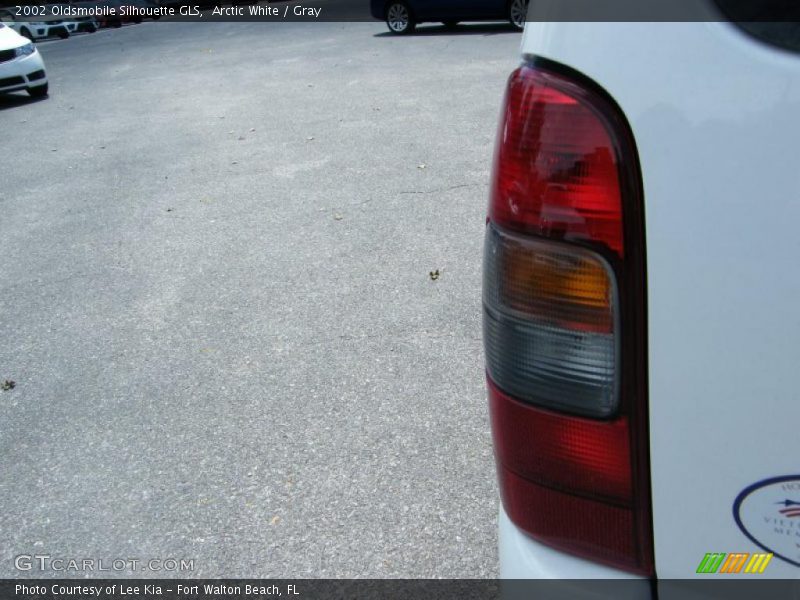 Arctic White / Gray 2002 Oldsmobile Silhouette GLS