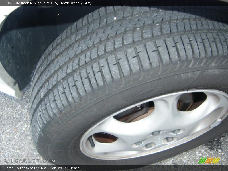 Arctic White / Gray 2002 Oldsmobile Silhouette GLS