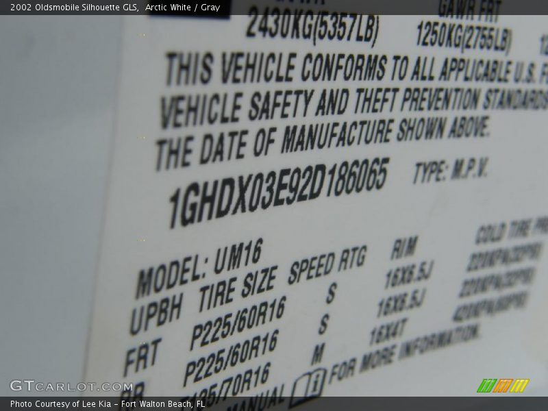 Arctic White / Gray 2002 Oldsmobile Silhouette GLS