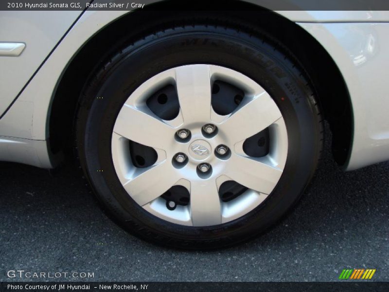 Radiant Silver / Gray 2010 Hyundai Sonata GLS