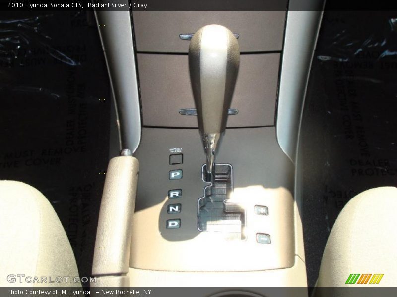 Radiant Silver / Gray 2010 Hyundai Sonata GLS