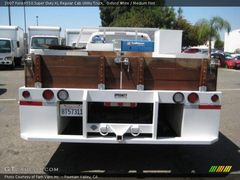 Oxford White / Medium Flint 2007 Ford F550 Super Duty XL Regular Cab Utility Truck