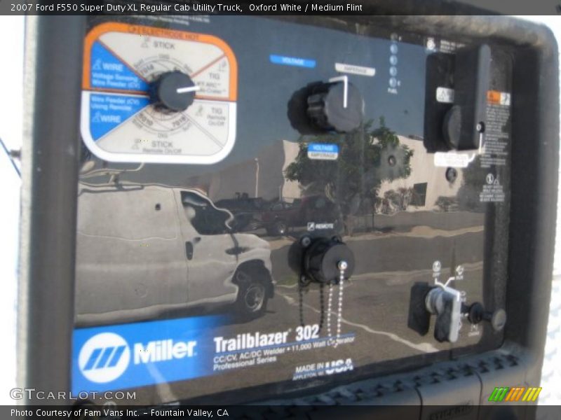 Oxford White / Medium Flint 2007 Ford F550 Super Duty XL Regular Cab Utility Truck