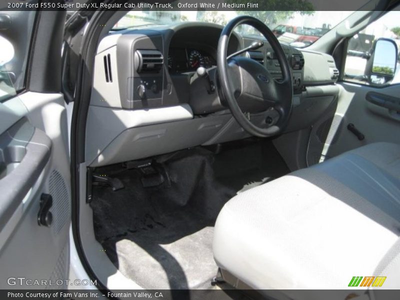 Oxford White / Medium Flint 2007 Ford F550 Super Duty XL Regular Cab Utility Truck
