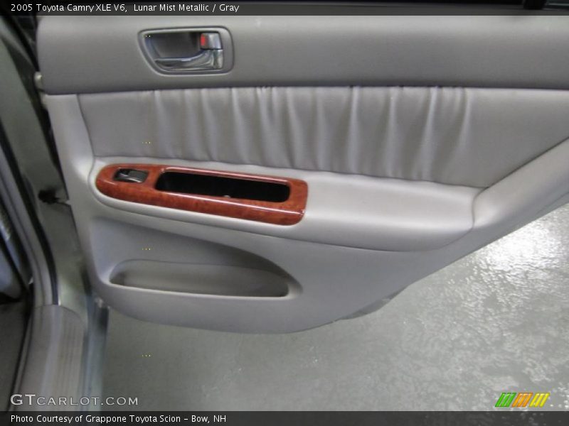 Lunar Mist Metallic / Gray 2005 Toyota Camry XLE V6