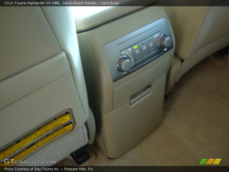 Sandy Beach Metallic / Sand Beige 2010 Toyota Highlander V6 4WD