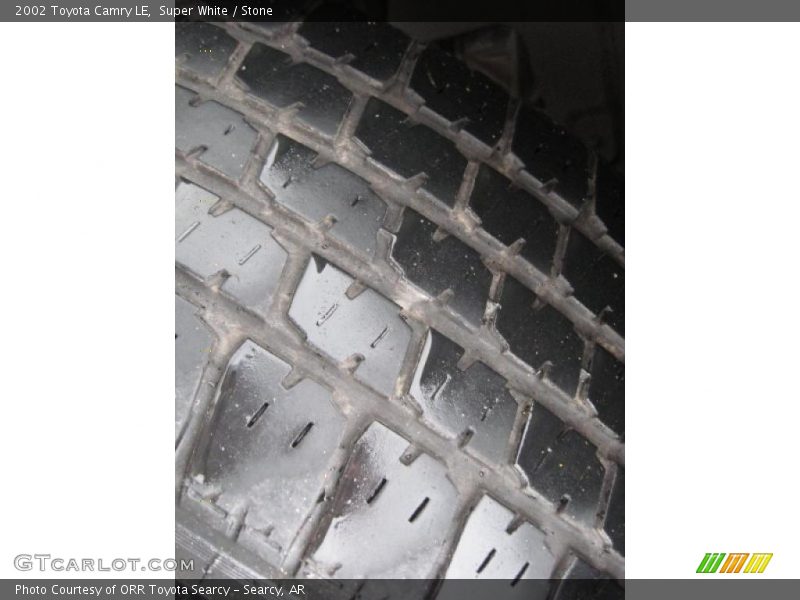 Super White / Stone 2002 Toyota Camry LE