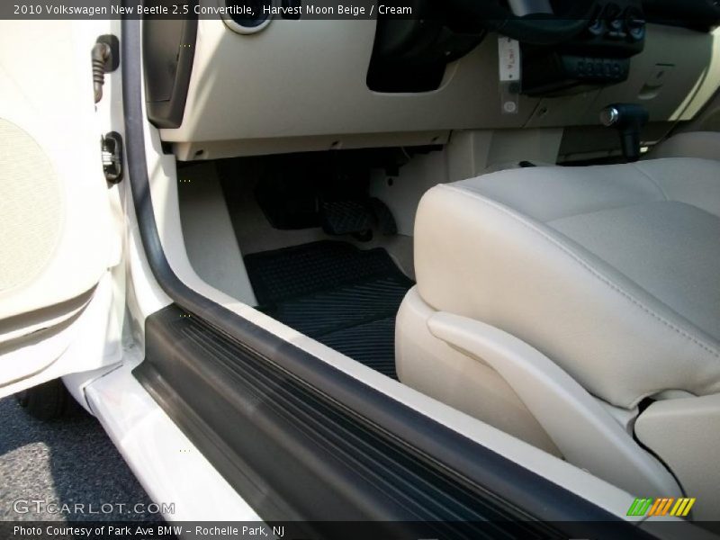 Harvest Moon Beige / Cream 2010 Volkswagen New Beetle 2.5 Convertible