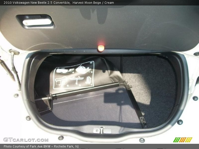 Harvest Moon Beige / Cream 2010 Volkswagen New Beetle 2.5 Convertible