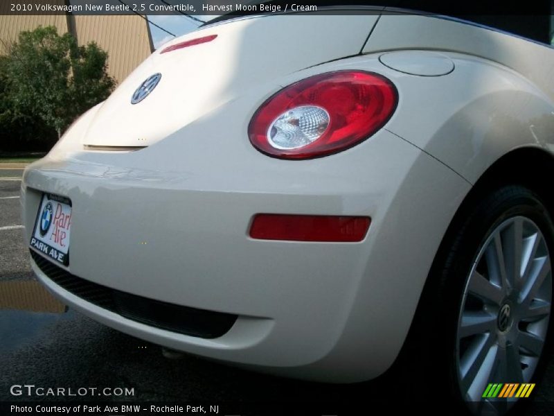 Harvest Moon Beige / Cream 2010 Volkswagen New Beetle 2.5 Convertible