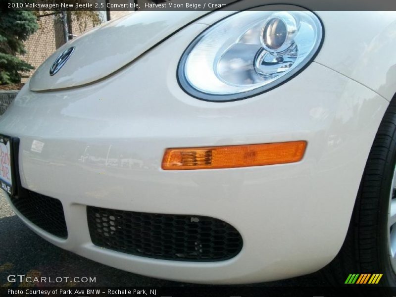 Harvest Moon Beige / Cream 2010 Volkswagen New Beetle 2.5 Convertible
