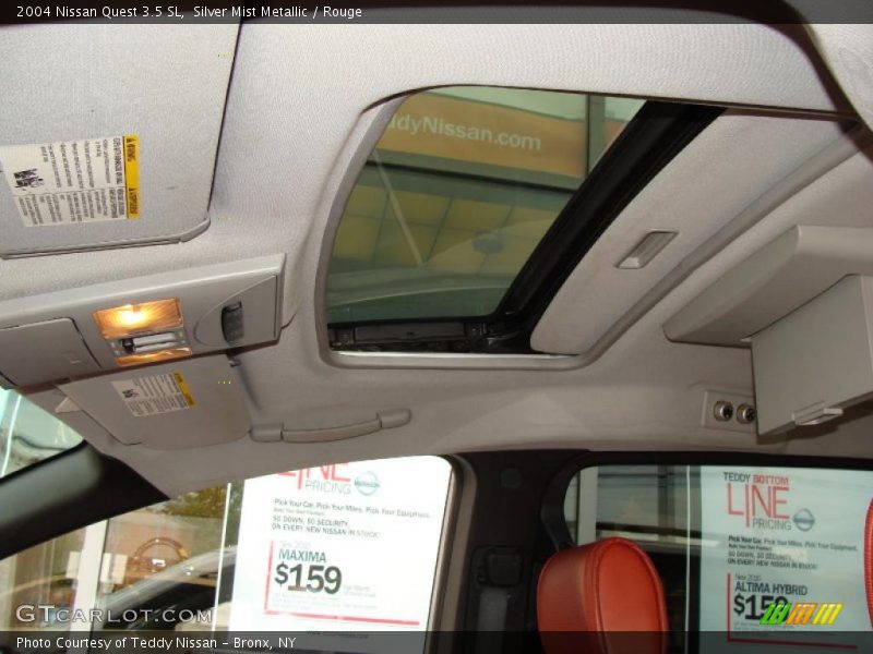 Silver Mist Metallic / Rouge 2004 Nissan Quest 3.5 SL