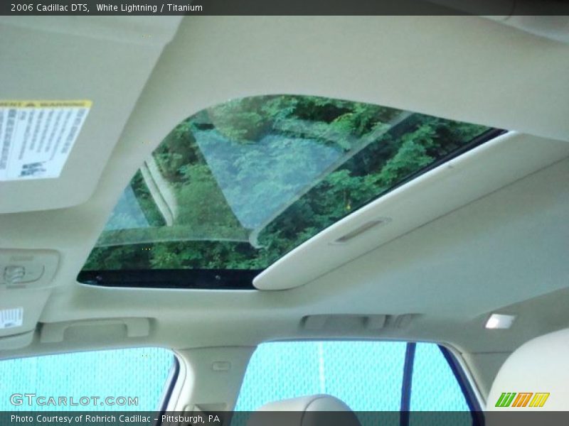White Lightning / Titanium 2006 Cadillac DTS