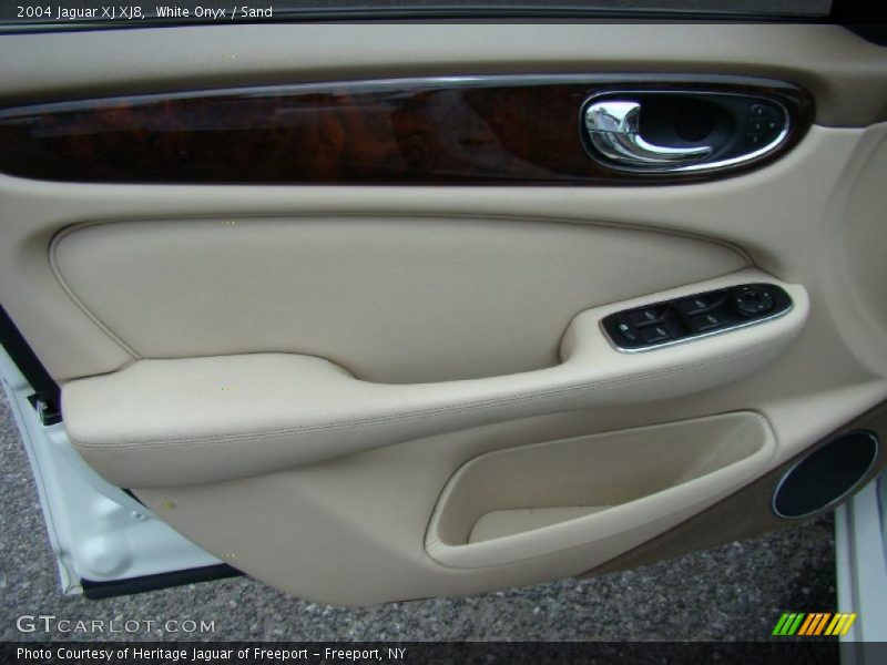 White Onyx / Sand 2004 Jaguar XJ XJ8