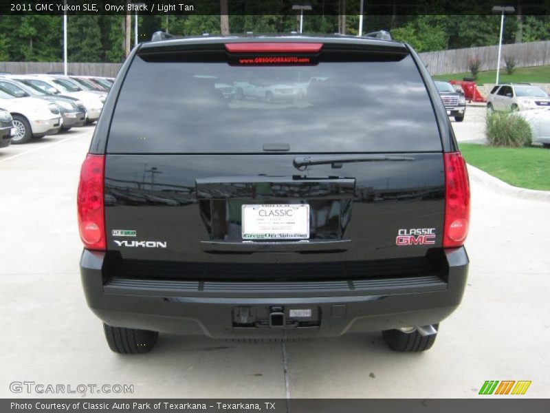 Onyx Black / Light Tan 2011 GMC Yukon SLE