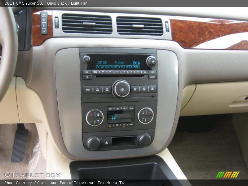 Onyx Black / Light Tan 2011 GMC Yukon SLE