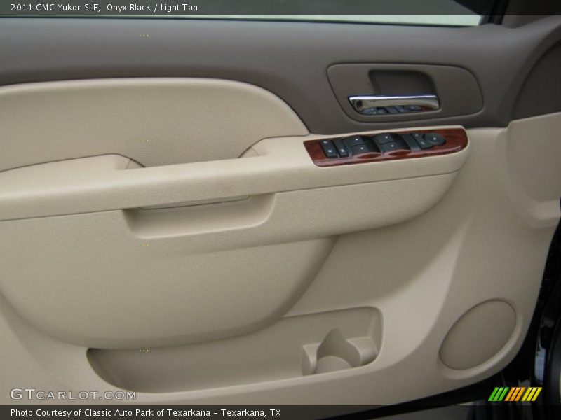 Onyx Black / Light Tan 2011 GMC Yukon SLE