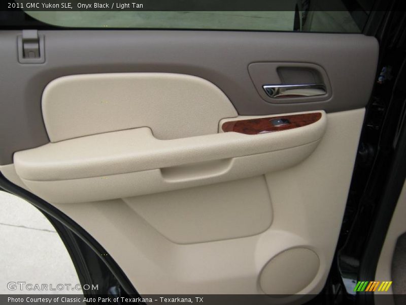 Onyx Black / Light Tan 2011 GMC Yukon SLE