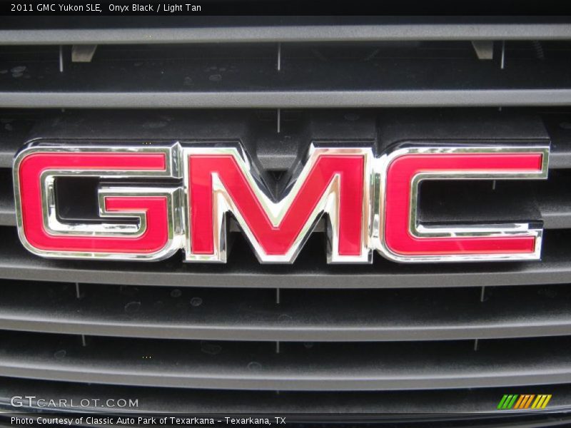 Onyx Black / Light Tan 2011 GMC Yukon SLE