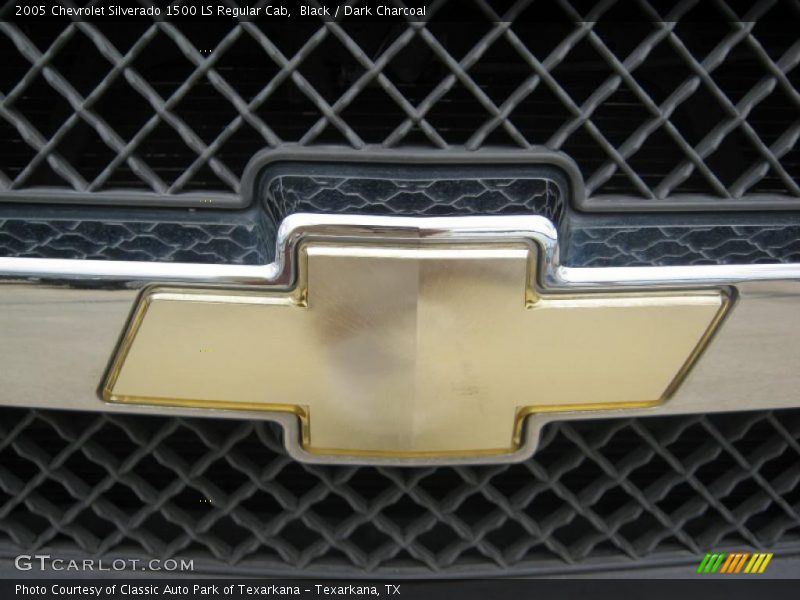 Black / Dark Charcoal 2005 Chevrolet Silverado 1500 LS Regular Cab
