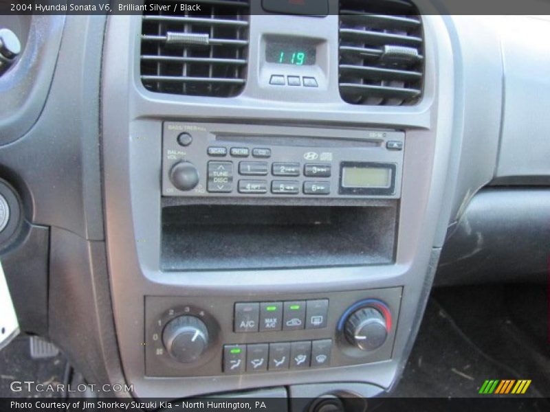 Brilliant Silver / Black 2004 Hyundai Sonata V6