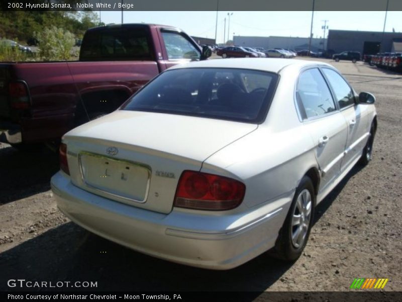Noble White / Beige 2002 Hyundai Sonata