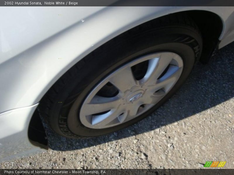 Noble White / Beige 2002 Hyundai Sonata