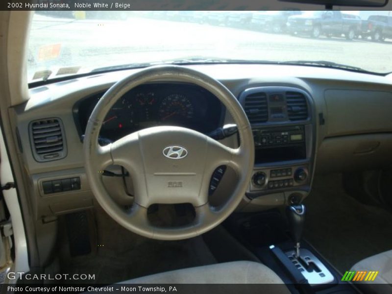 Noble White / Beige 2002 Hyundai Sonata