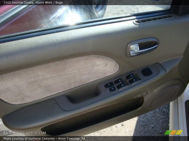 Noble White / Beige 2002 Hyundai Sonata