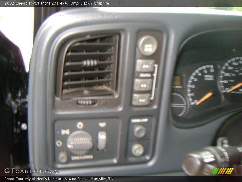 Onyx Black / Graphite 2002 Chevrolet Avalanche Z71 4x4