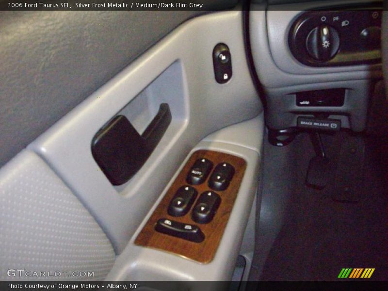 Silver Frost Metallic / Medium/Dark Flint Grey 2006 Ford Taurus SEL