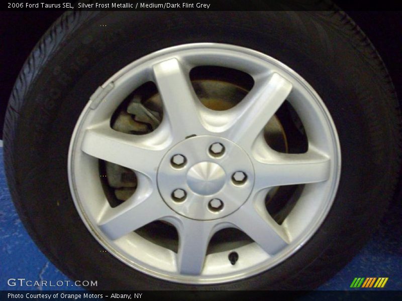 Silver Frost Metallic / Medium/Dark Flint Grey 2006 Ford Taurus SEL