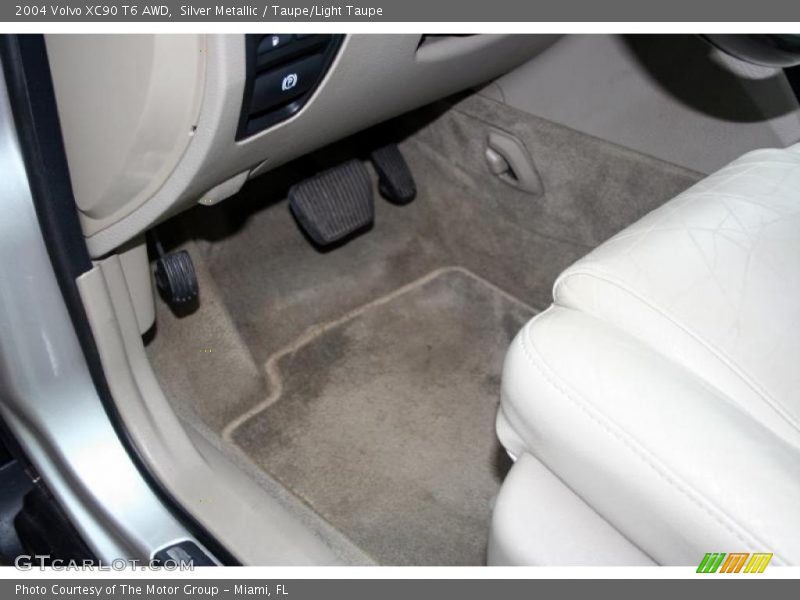 Silver Metallic / Taupe/Light Taupe 2004 Volvo XC90 T6 AWD